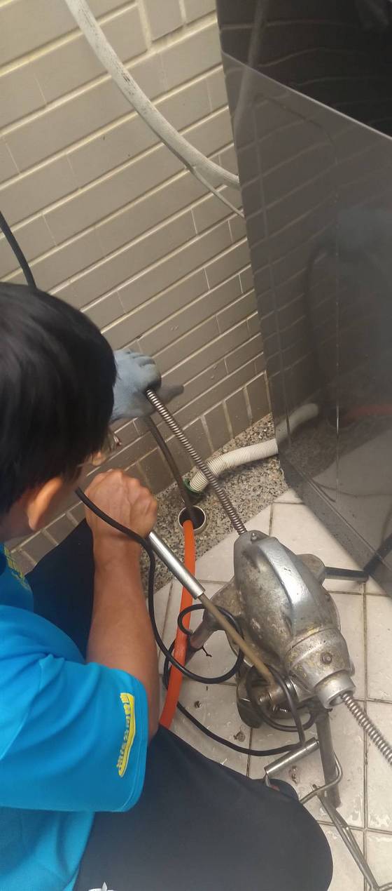 台南通水管-陽台水管阻塞 洗衣機排水不良 疏通水管